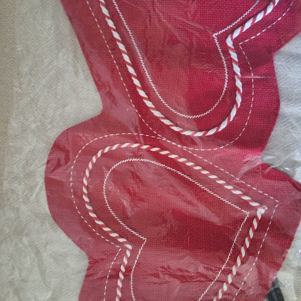 NWT CYNTHIA ROWLEY Red Hearts Table Runner - Picture 8 of 9